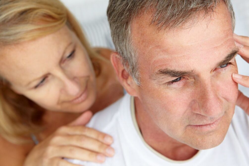 mulher e homem com prostatite